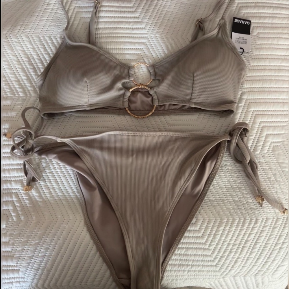 Garage Bikini - Picture 3 of 3